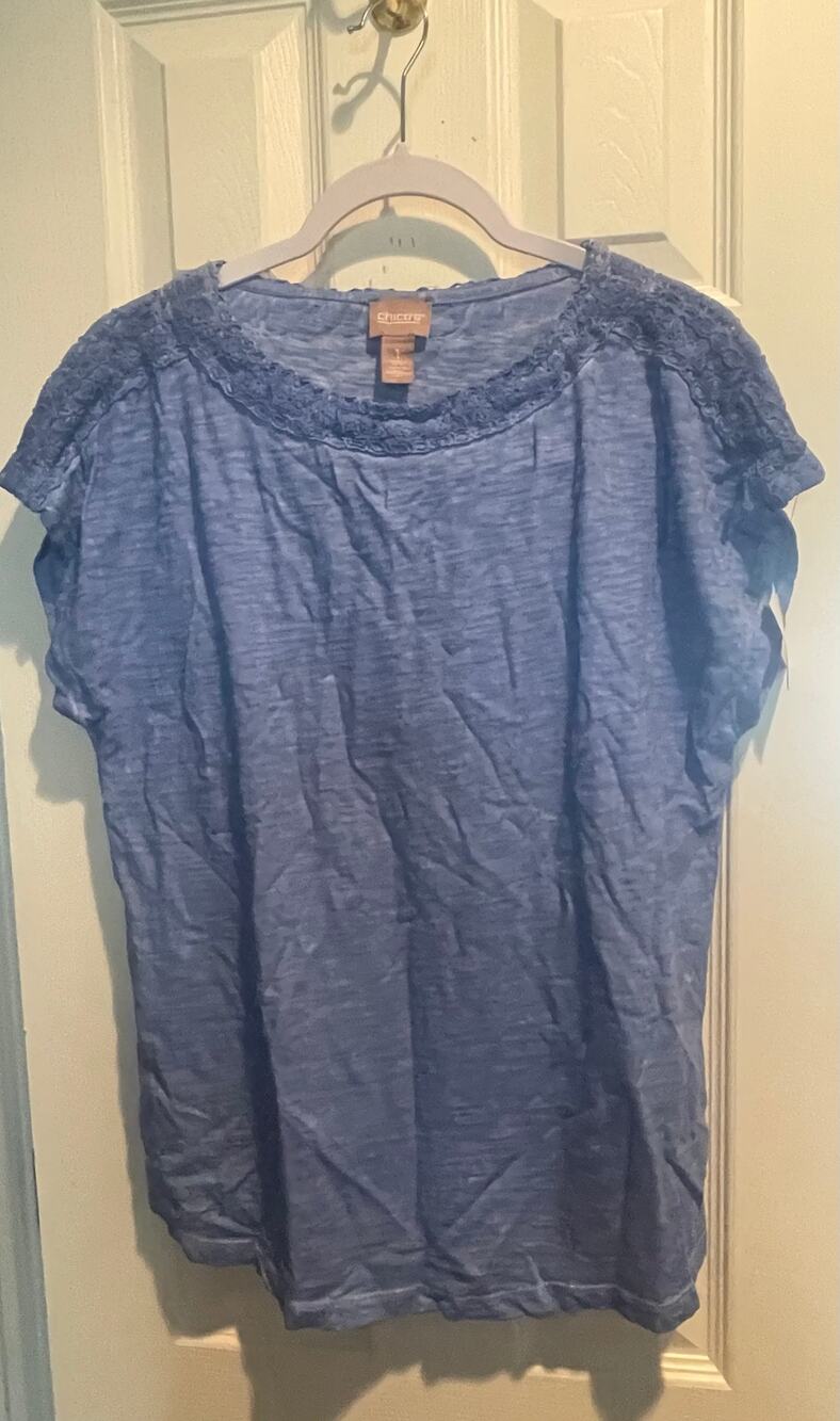 Chico's Short Sleeve Blue Pullover Casual Top, trim at neckline, A47